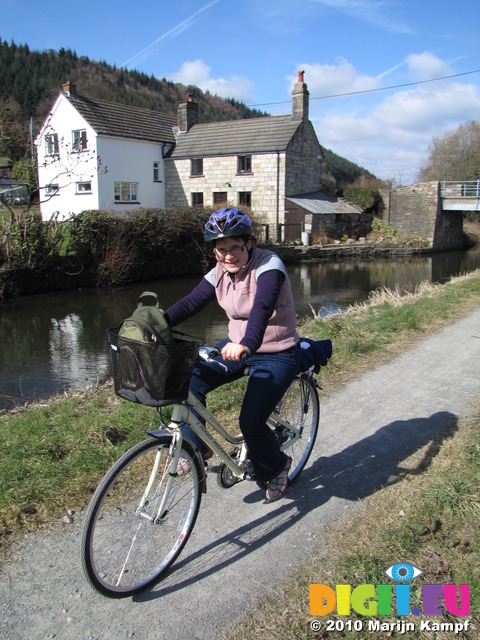 SX12834 Jenni riding her bike